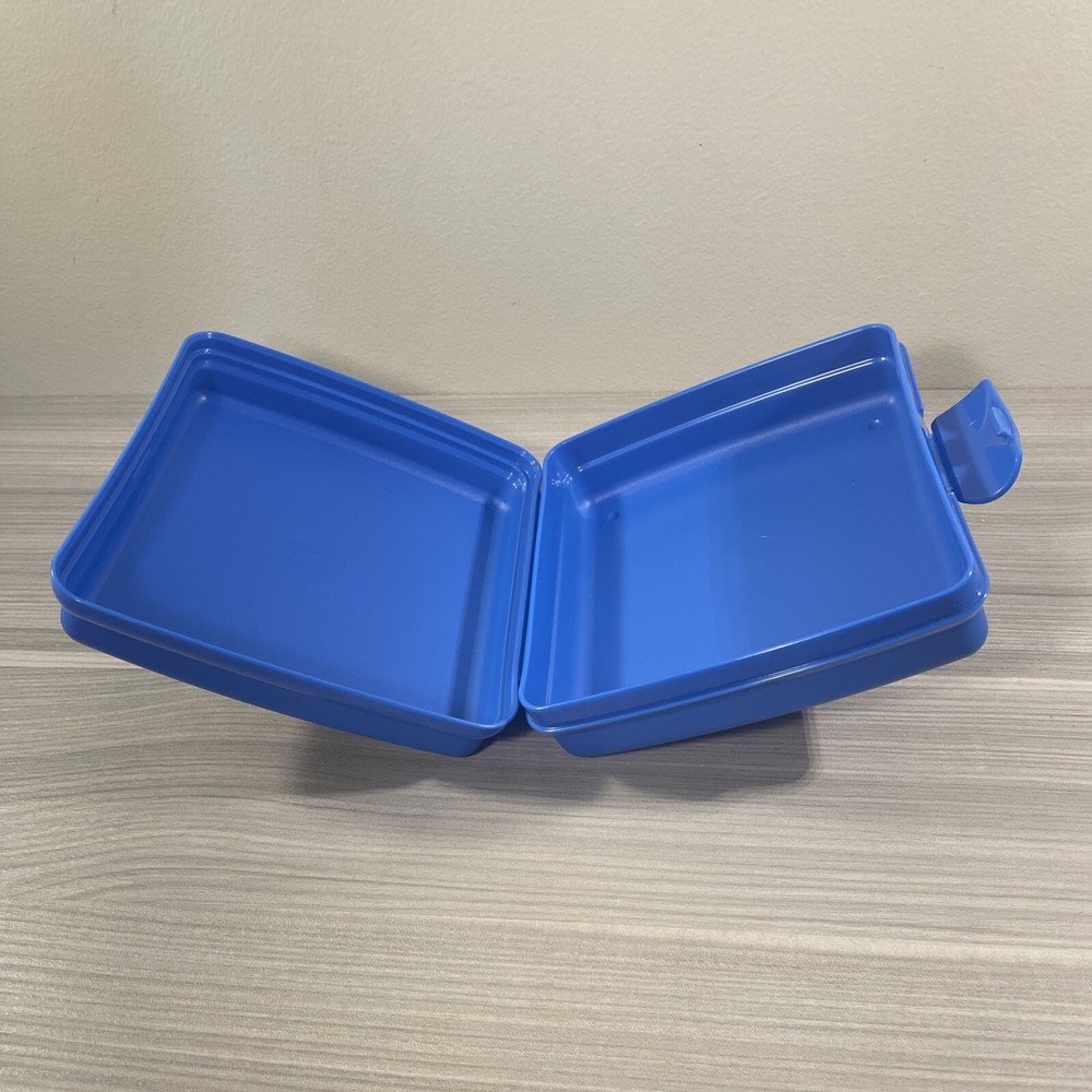 Tupperware NASCAR Sandwich Keeper Blue New!