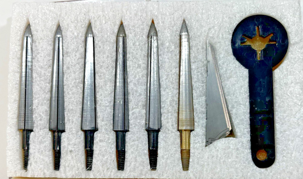 Original PSE BRUTE 4 Replaceable Blade Broadhead Set - 140 grain w/ Extra Blades