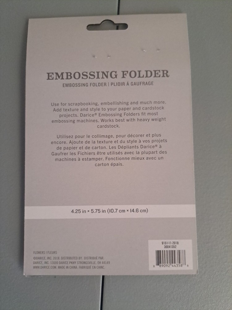 darice embossing folder. 3 FLOWERS. 4.25X5.75.