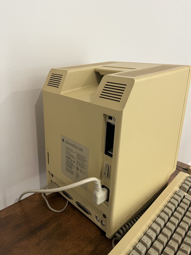 Apple Macintosh Plus 1MB M0001A Vintage Computer + Accessories. w Box