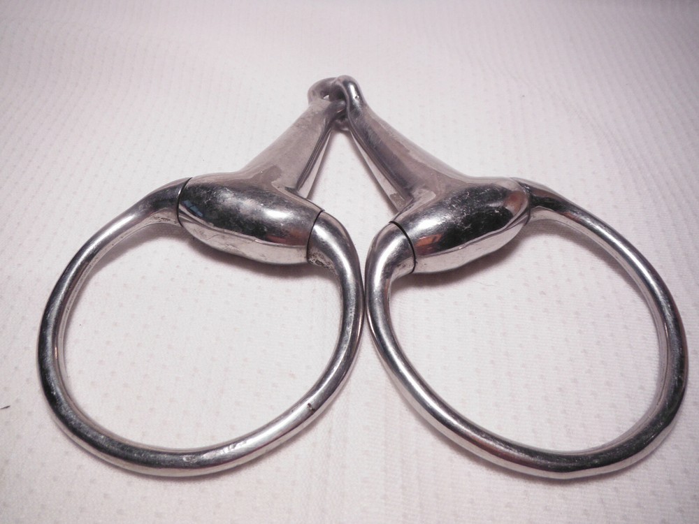 VINTAGE EGGBUTT SNAFFLE BIT ~ VERY LIGHT WEIGHT.