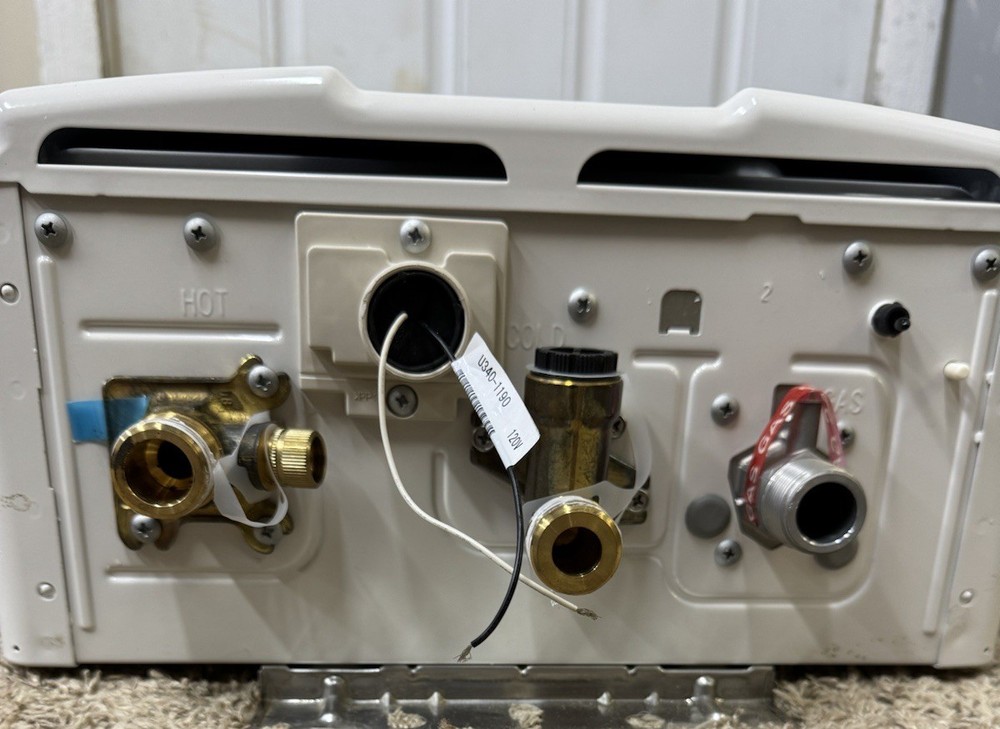 Rinnai V53De Natural Gas Tankless Hot Water Heater, 5.3 GPM Untested M