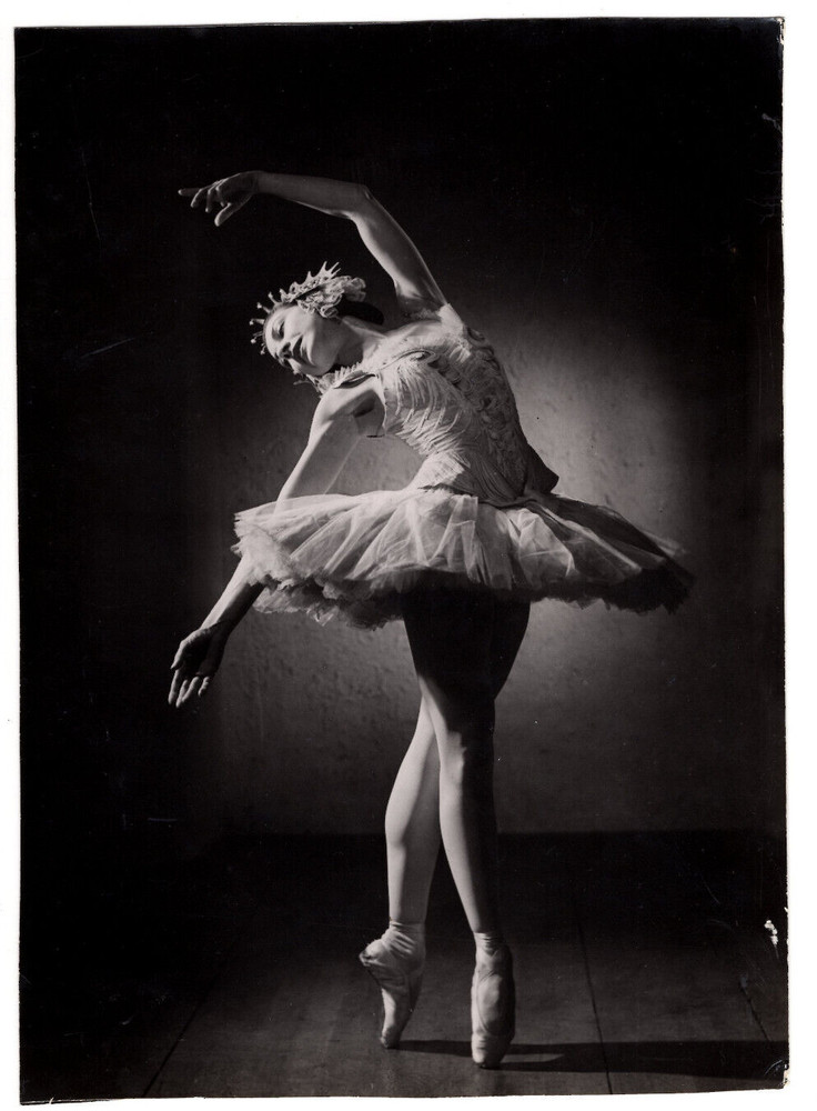Margot Fonteyn Signed Display / Autographed Ballet Dancer