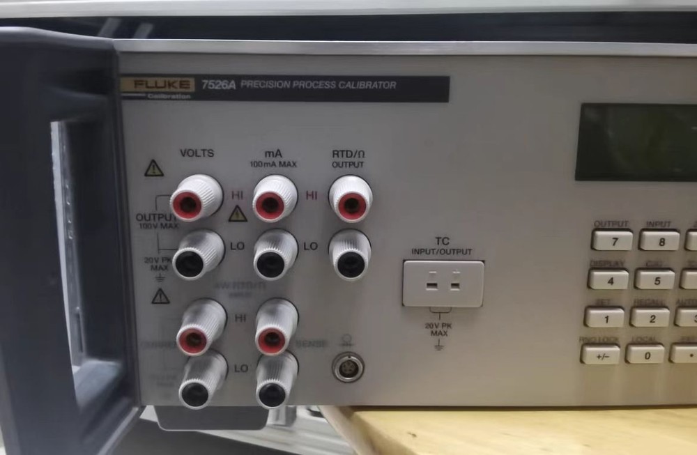 FLUKE 7526A 99%new multifunctional calibrator //*
