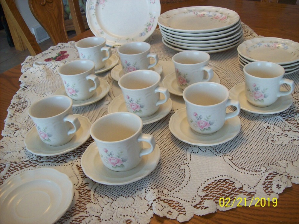 Pfaltzgraff Vintage Tea Rose Pattern 31 Pieces Grouping Made In USA