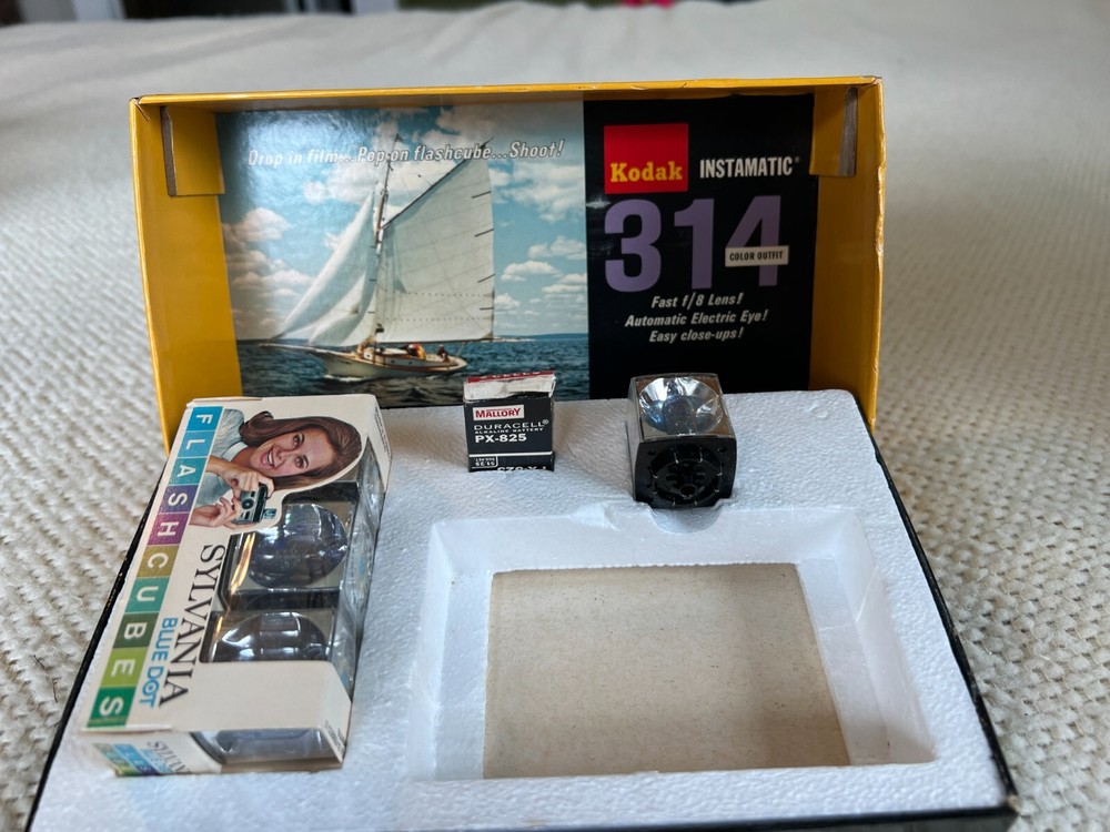 Kodak Instamatic 314 Box and Sylvania Flash Cubes