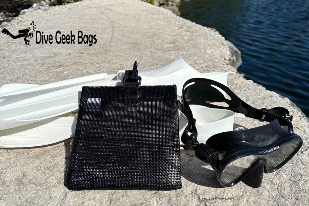 Small Clip-on Dive Mesh Pouch - for collecting shark teeth, shells etc.