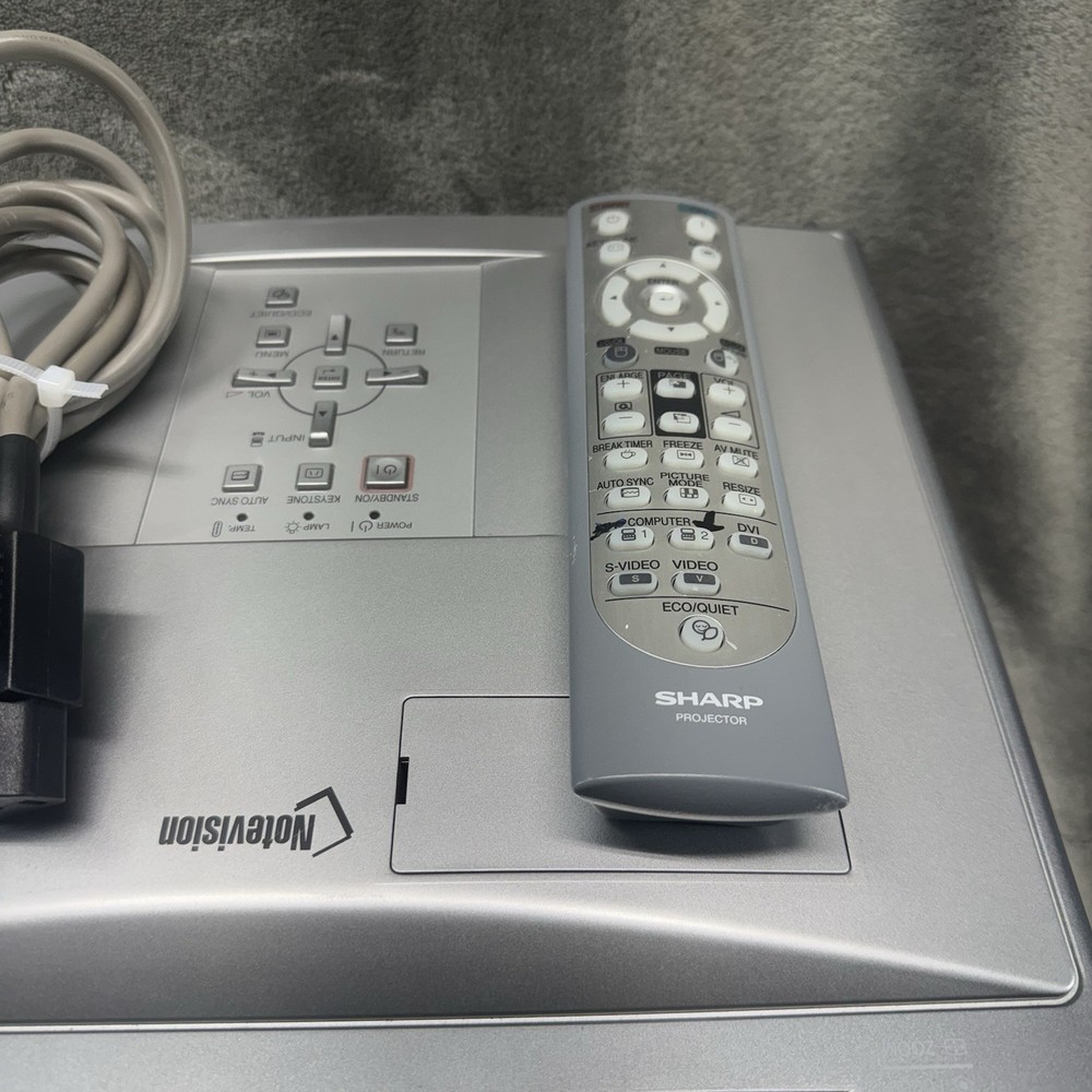 Sharp XG-C330X 3LCD Projector 3300 ANSI With Remote