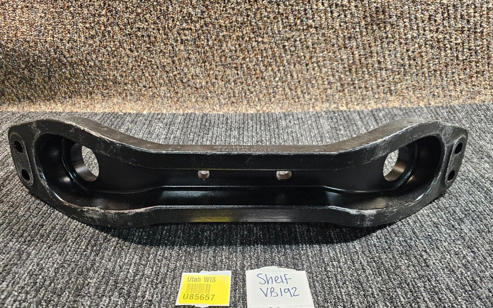 PACCAR ENGINE CROSSMEMBER SUPPORT BRACKET MOUNT A24-6680 04088CA