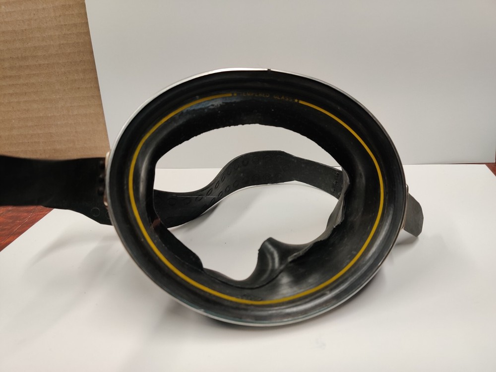 VTG Neptune Mask Scuba Diving Divers Triangular Round Rare Shape Adjustable