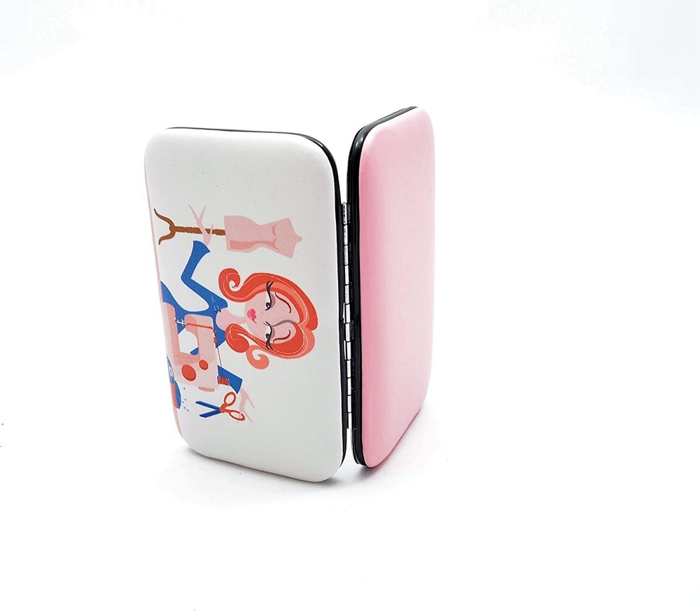 930-41 Travel Sewing Set With Needle And Thread