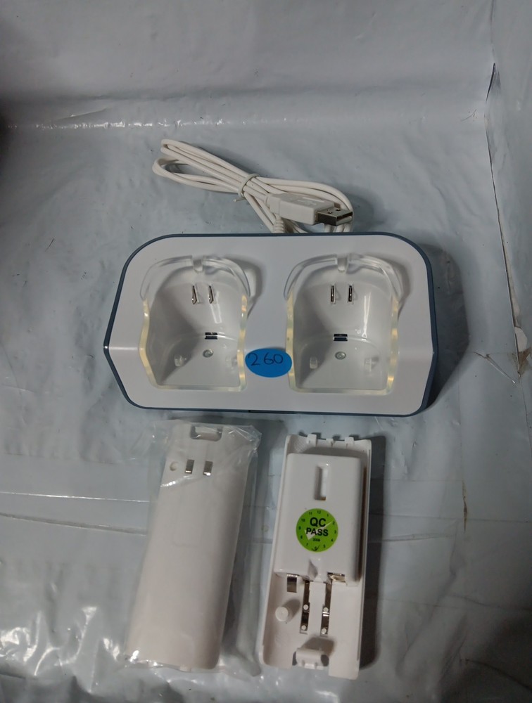 dual charging dock station for Nintendo Wii remote controllers with rechargeable