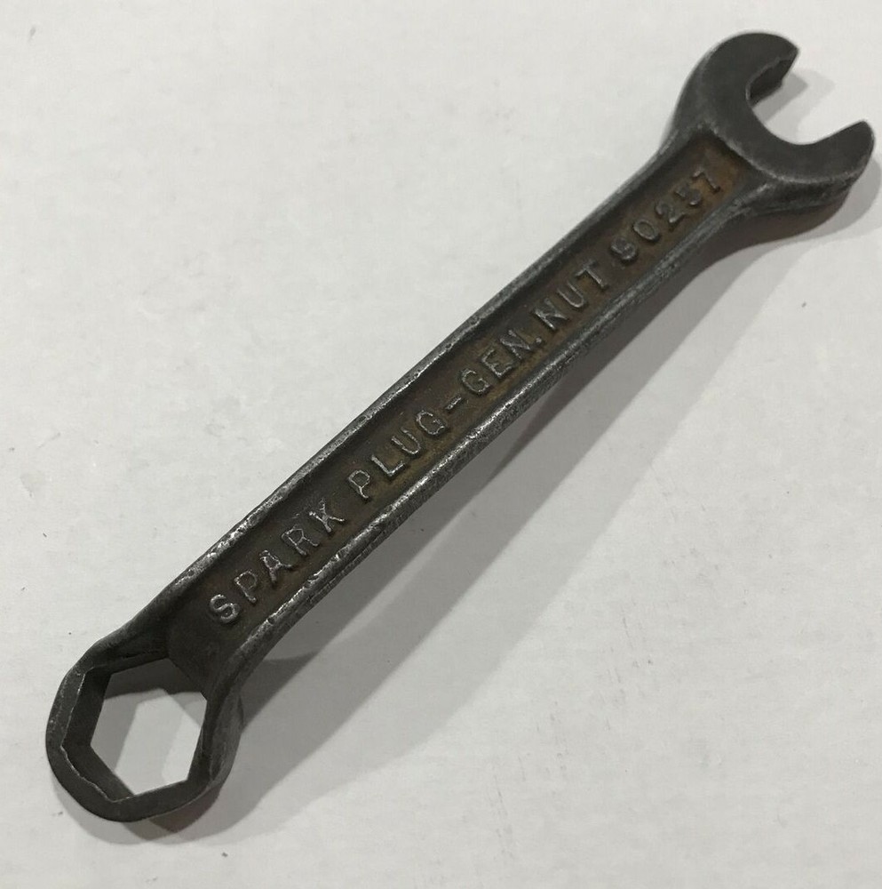 Vintage Cylinder Stud Battery Nut Spark Plug-Gen. Nut 90257