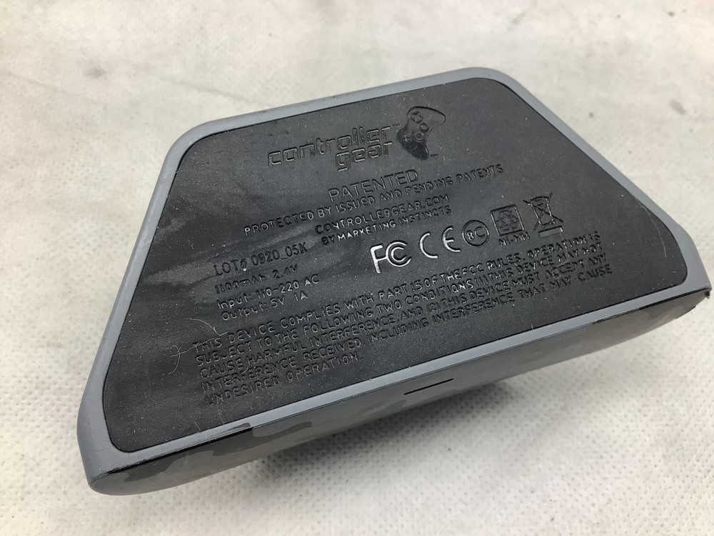 XBOX Controller Gear Universal Xbox Pro Charging Stand Night Ops Camo