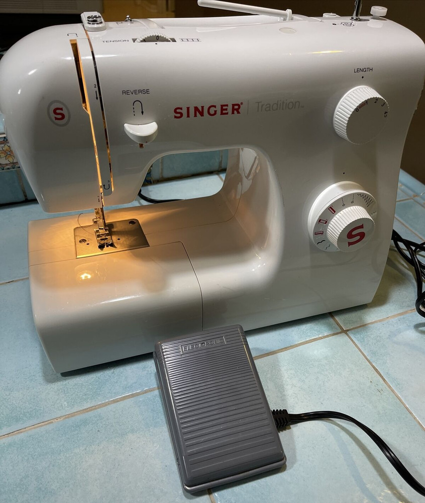 Singer Sewing Machine Model 2250 Tradition Electric + Plus Accessories