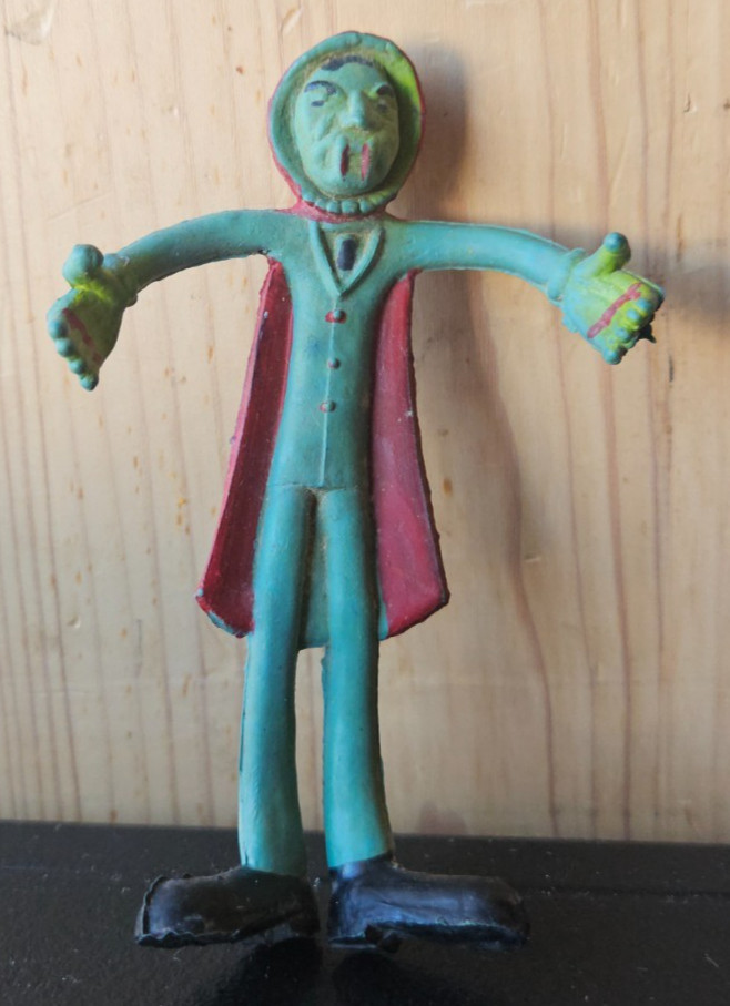 VAMPIRE / DRACULA GREEN / RED BENDABLE FIGURE.