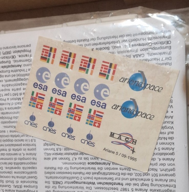 Space : Ariane 5 rocket model kit made by MACH - 1/125 scale