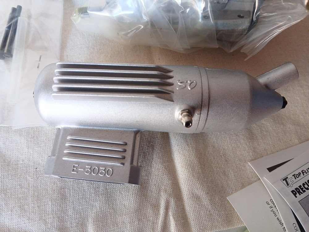O.S. Engine MAX 40LA Silver Engine w/ Muffler Glow Airplane - in Box NO GLOWPLUG