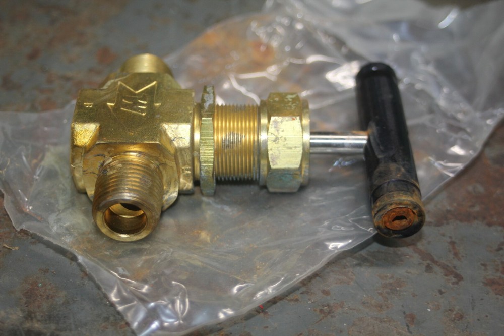 Whitey Brass Integral Bonnet Valve B-18VM8 D42A36290