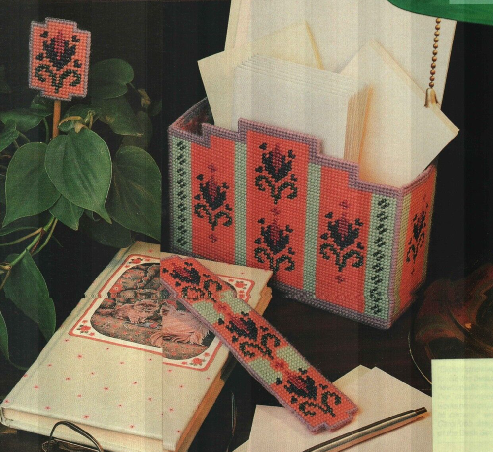 DESK SET LETTER HOLDER BOOKMARK DIGEST SIZE PLASTIC CANVAS PATTERN INSTRUCTIONS