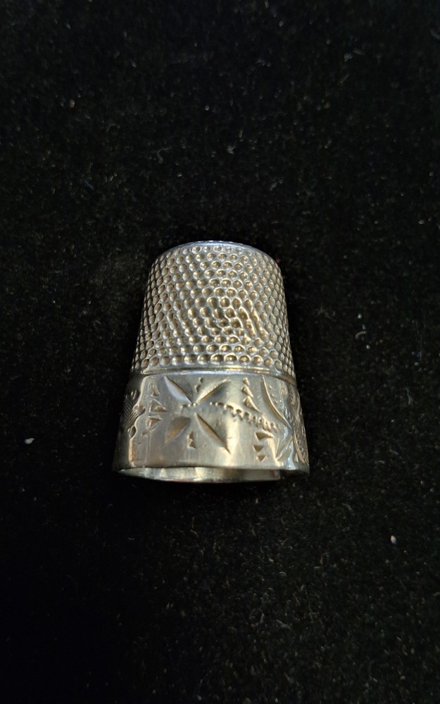 Sterling Silver Size 9 Thimble Leaf Like Design