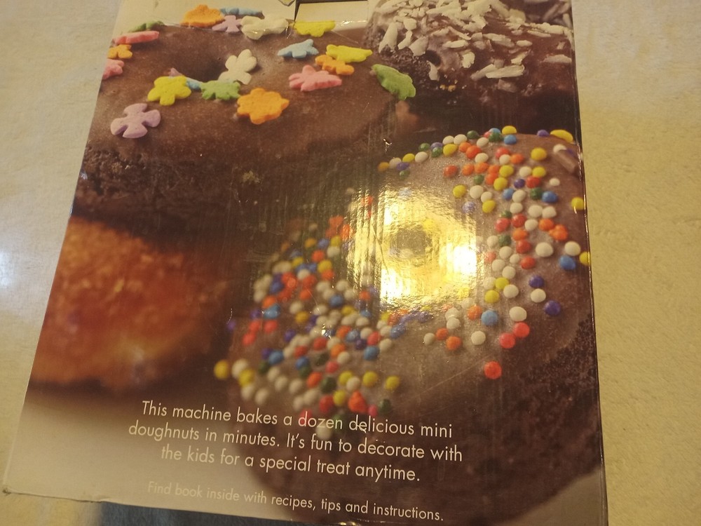 Stonewall Kitchen Electric Doughnut Maker NEW IN BOX