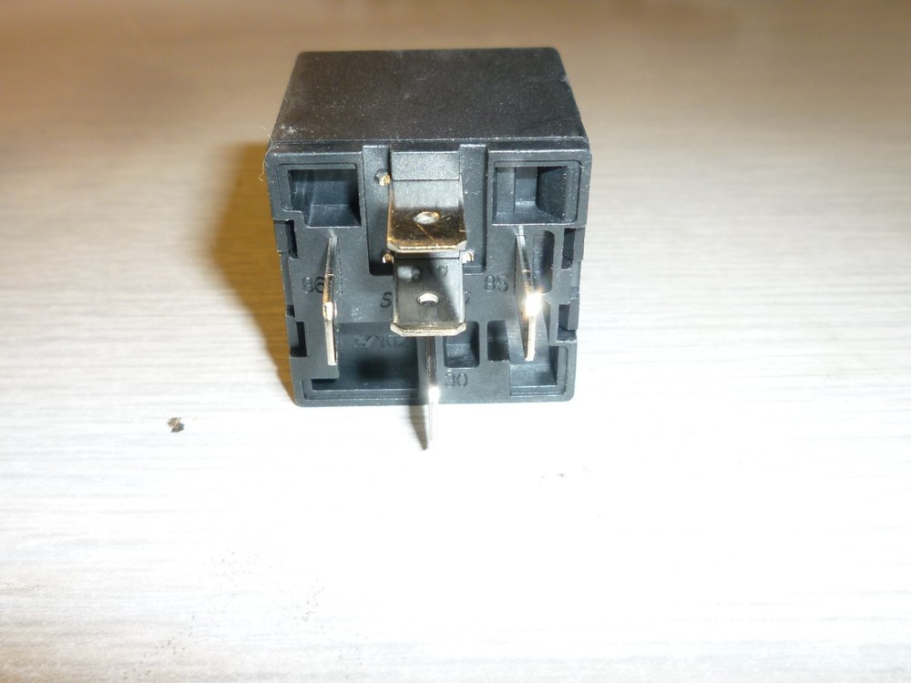 25 - MAGICAR -FIRSTECH COMPUSTAR STHR-110P -12F / 12V - 40A SPDT RELAY MODULE