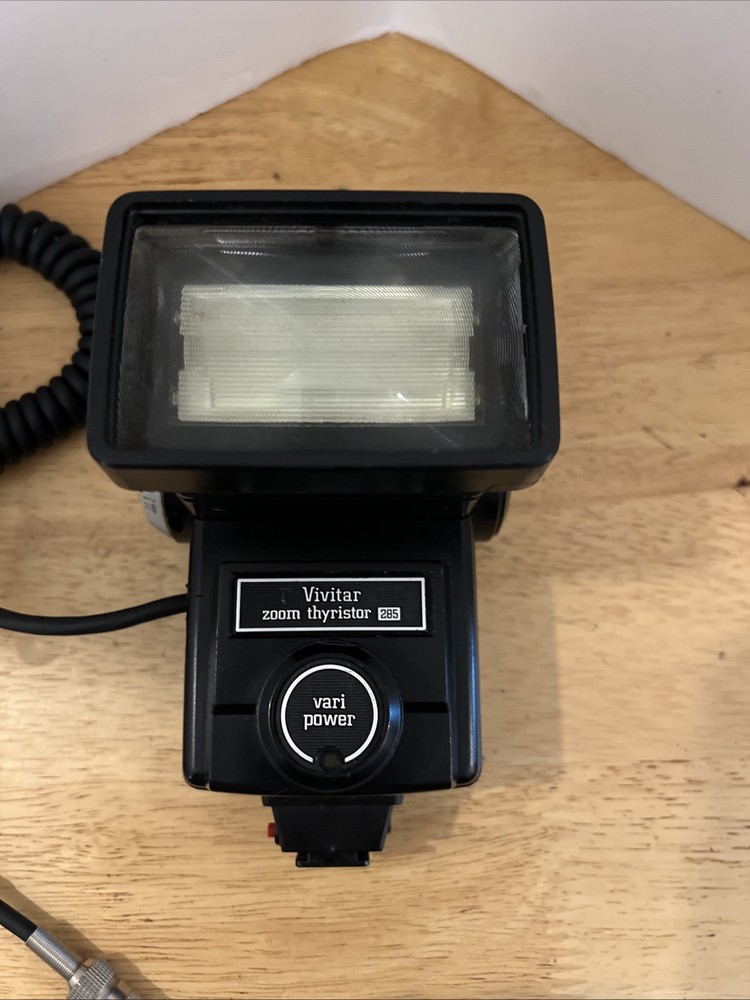 Vintage Vivitar Zoom Thyristor 285 Flash - Powers On - Untested
