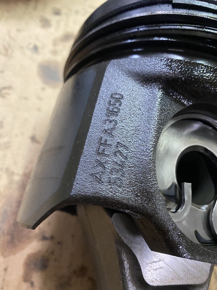 Paccar MX13 Connecting Rod & Piston ML4E22