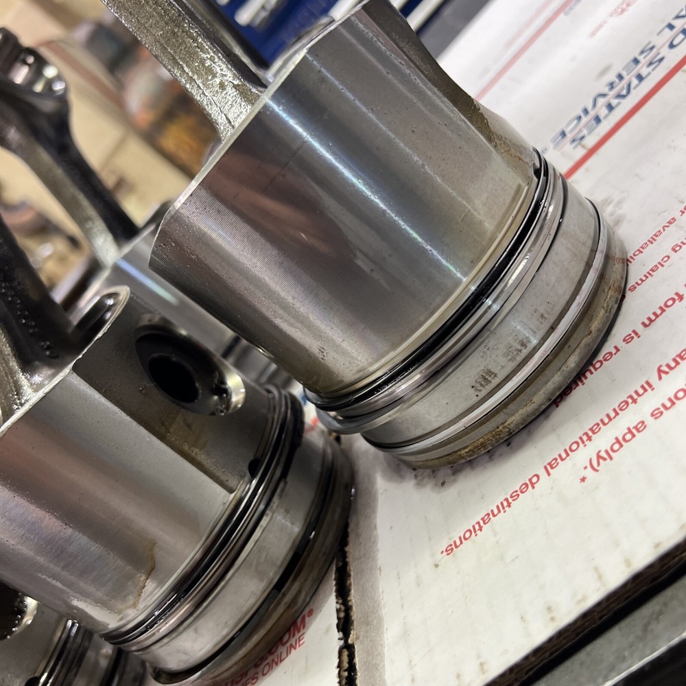 Cummins 6bta STD size pistons and rods (6)