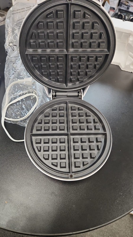 Courant 7-inch Belgian Waffle Maker -White