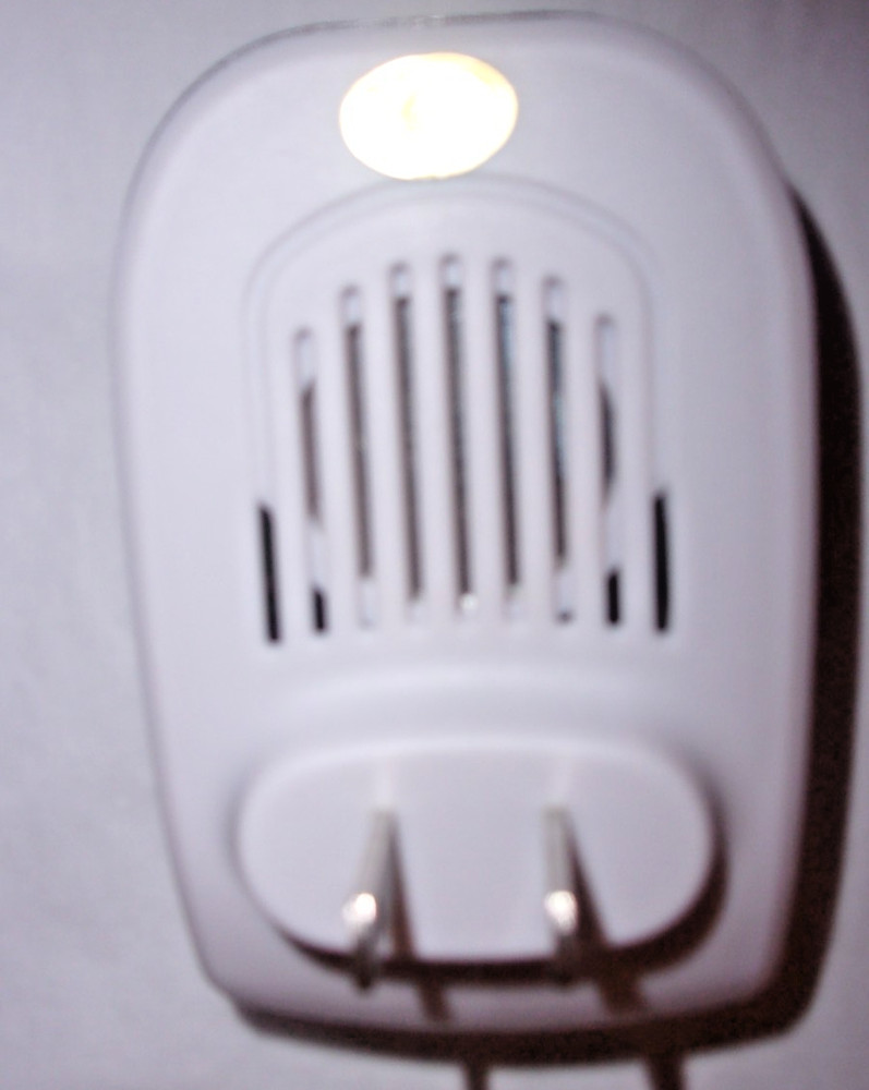 Ultrasonic Pest Control 4 Pack Electronic Repeller Mosquito Cockroach Rat eTc.