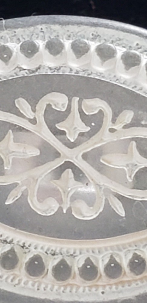 SINGLE VTG OVAL WHITE & TRANSLUCENT MOLDED PLASTIC SHANK BUTTON VICTORIAN DESIGN