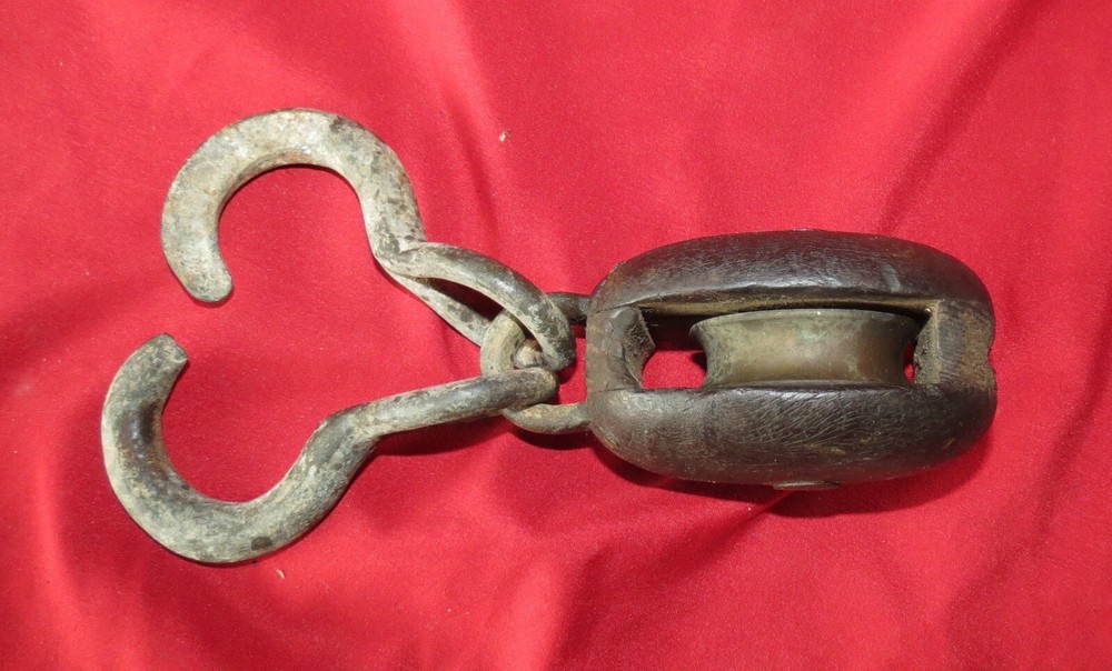 ANTIQUE SINGLE  SNATCH BLOCK PULLEY W/ 2 PIECE HOOK THAT FORM A LOOP 2.5" X 8"
