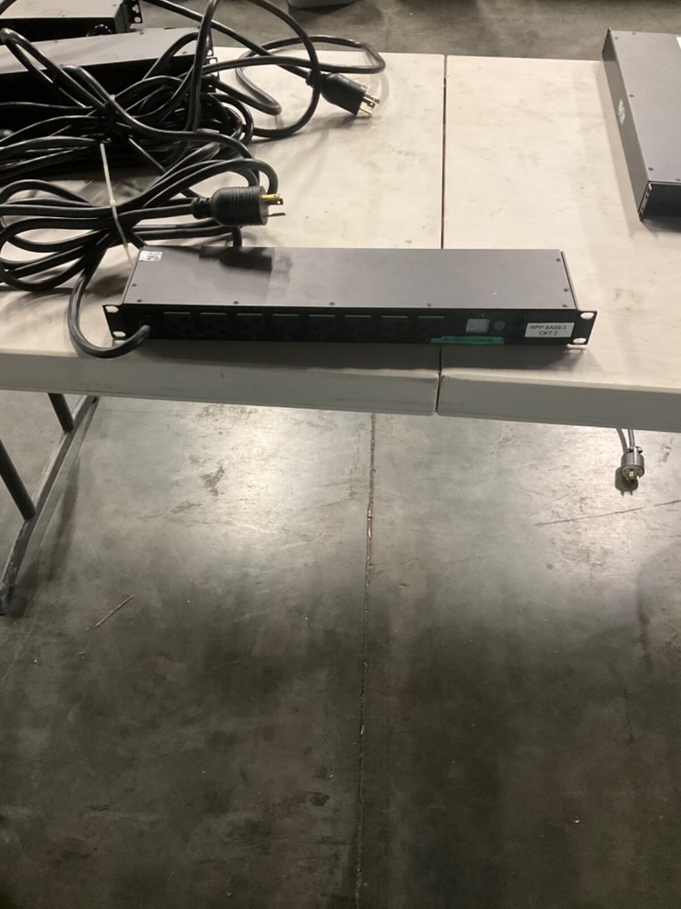 APC AP7801 Metered 1U Rack Power Distribution Unit (damaged display)