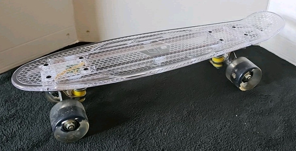Cipton LED 12 Mode Light Up Deck Motion Activated LED Wheels Skateboard Works.