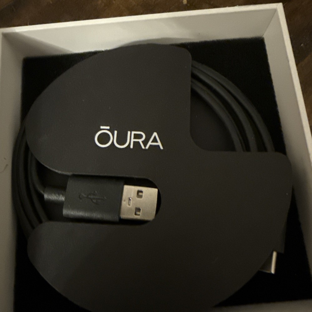 Oura Ring Gen 3- Silver Size 7 Heritage with Charger
