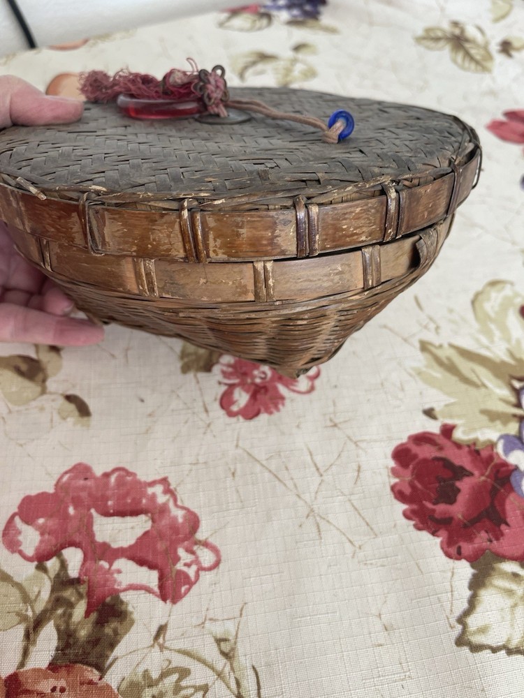 Vtg Sewing Basket. With Lid
