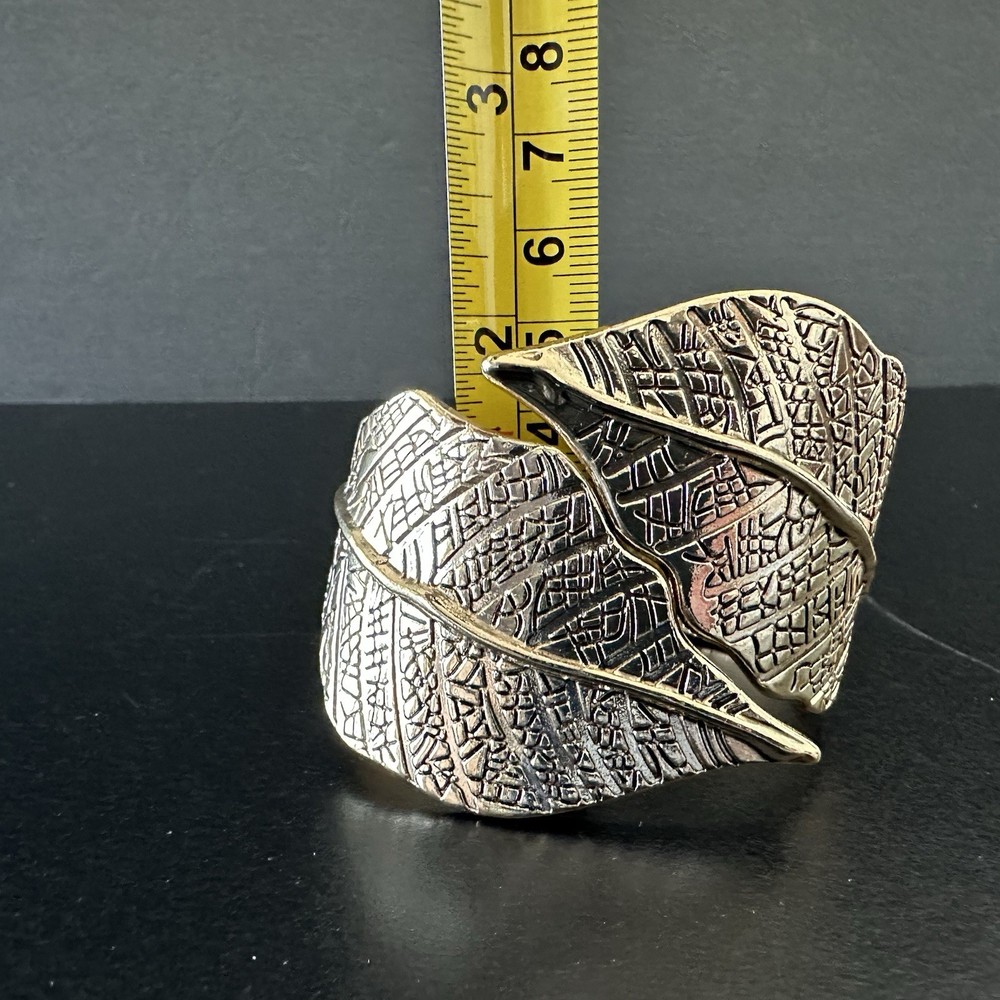 Vtg GoldTone Chunky Clamper 2.9 oz Leaf Pattern Statement Piece Cuff Bracelet