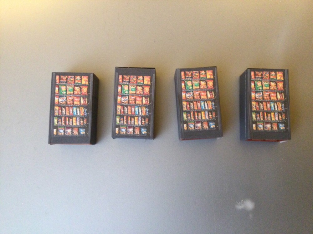 O Scale 1/48 snack vending machine. 4 in set