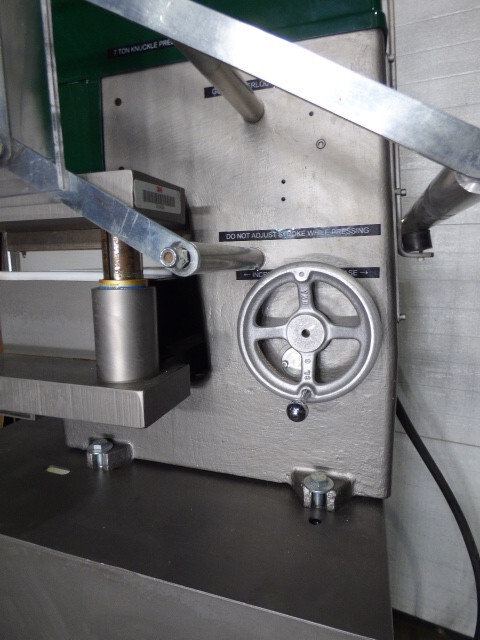 7 TON KNUCKLE PRESS PNEUMATIC