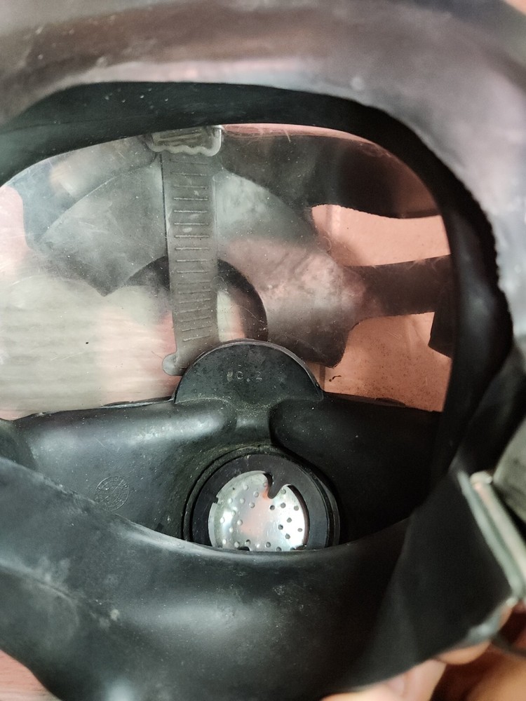 msa ultravue gas mask Size M