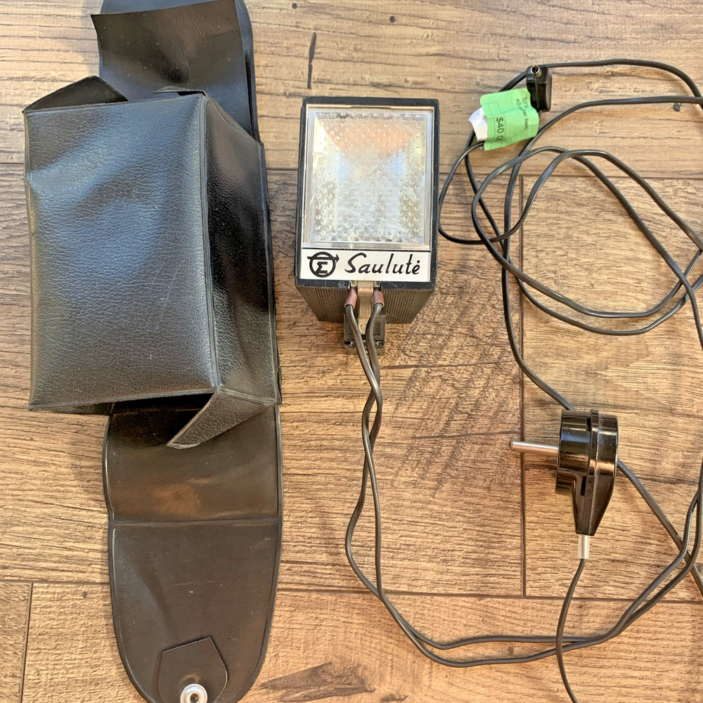 SAULUTE USSR "ELECTRONICA FLASH LIGHT FOR SOVIET CAMERAS Untested