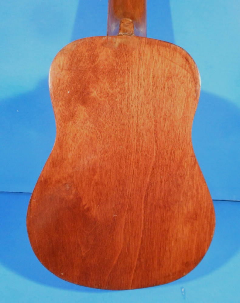 THE HAWAIIAN UKULELE SOPRANO NICE CONDITION!