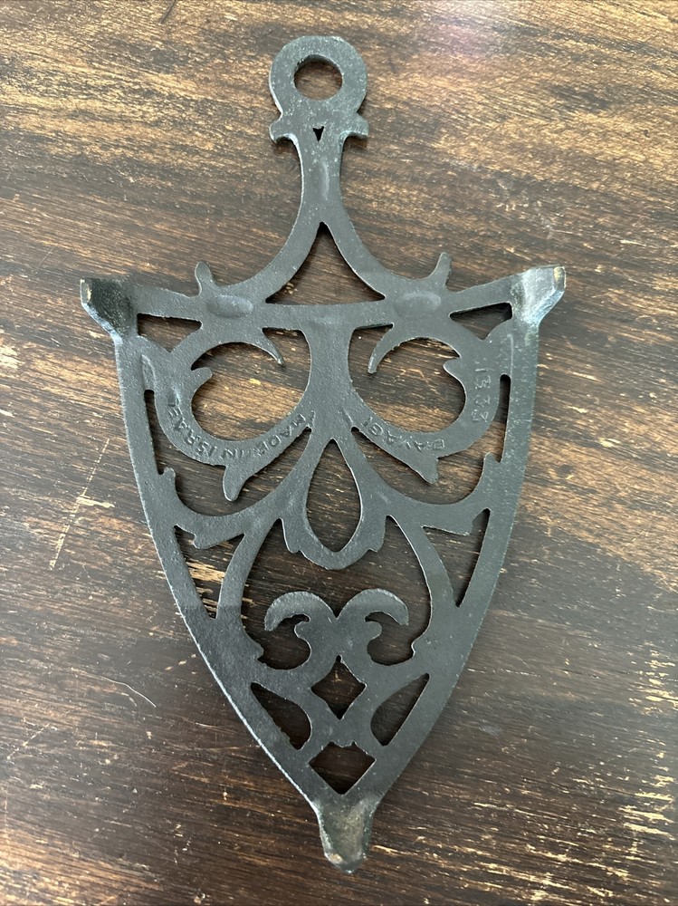 DAYAGI Iron Stand/trivet - Cast Iron. Excellent Condition!