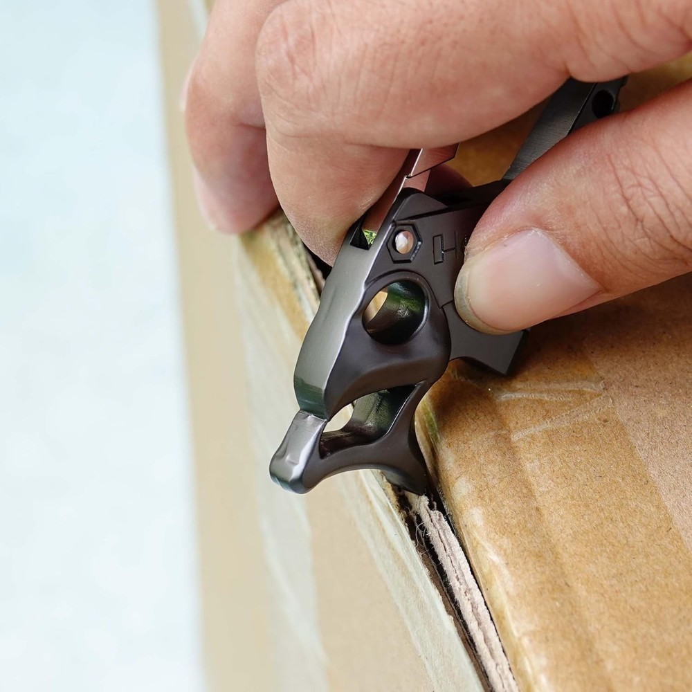 Durable Skull Design Keychain - Essential Car Emergency Escape & Bottle Opener