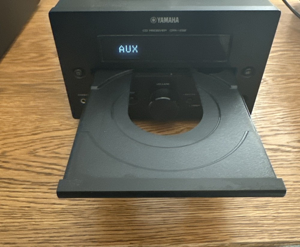 Yamaha CRX-332 Micro HiFi Component System CD Player iPod Dock- WITH SPEAKERS