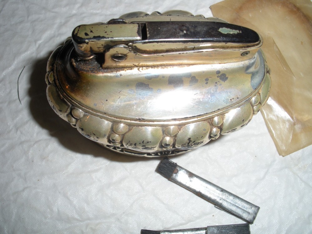 VINTAGE RONSON SILVER QUEEN ANNE TABLE LIGHTER