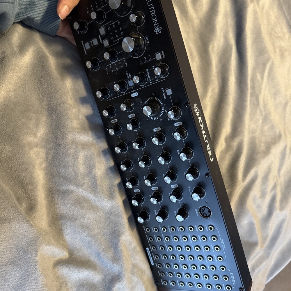Behringer Neutron Analog Synthesizer Unit
