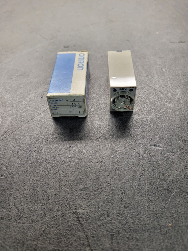 Omron H3Y-4 Timer.